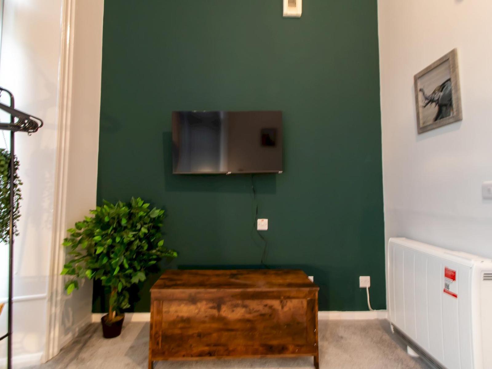 Modern In Newcastle-pass The Keys Apartment *