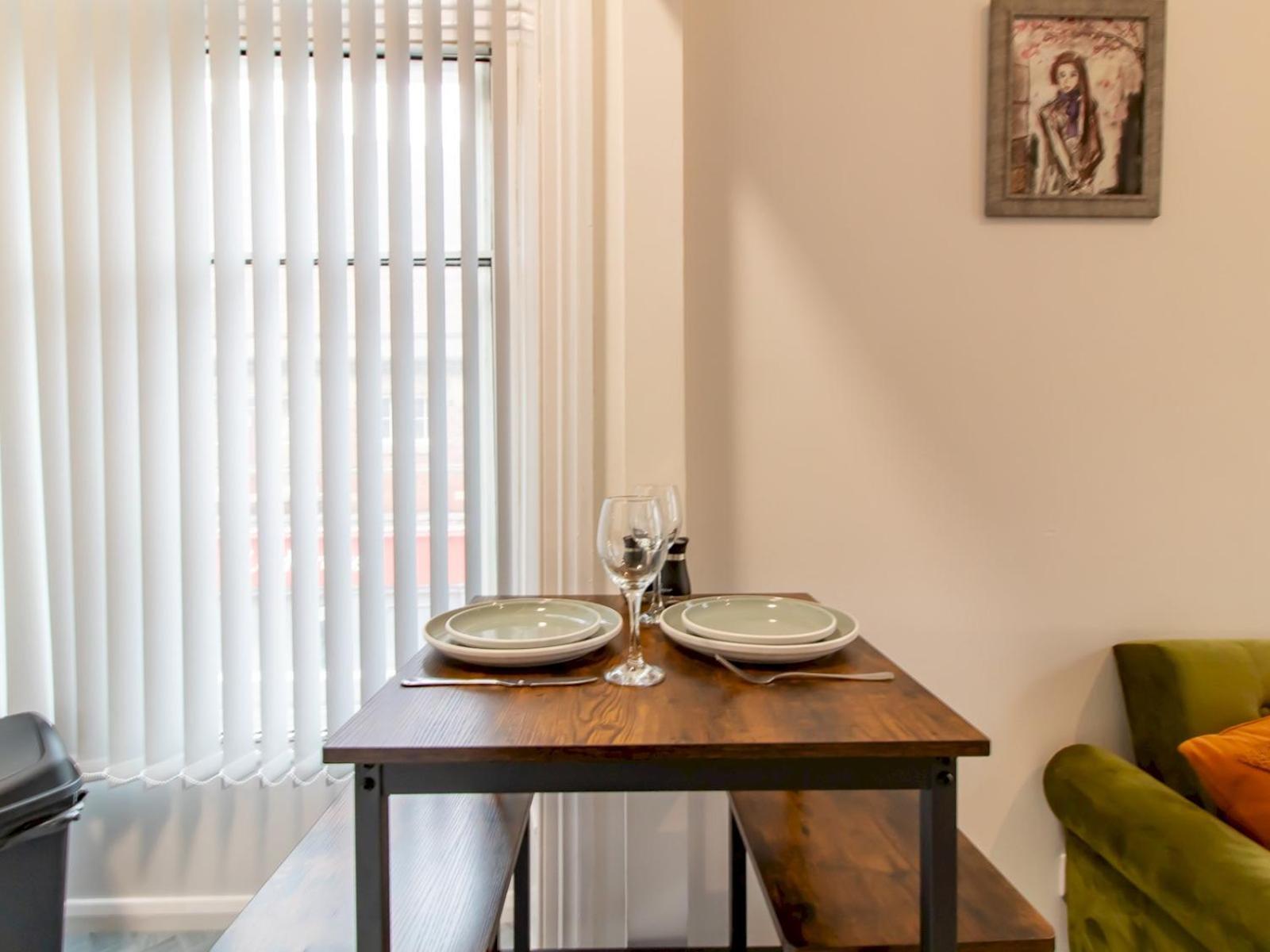 Modern In Newcastle-pass The Keys Apartment *